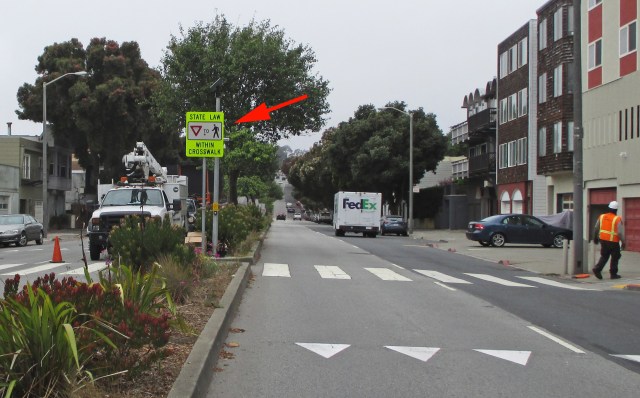 Detroit_ped_signal_installed_b_2017_08_24