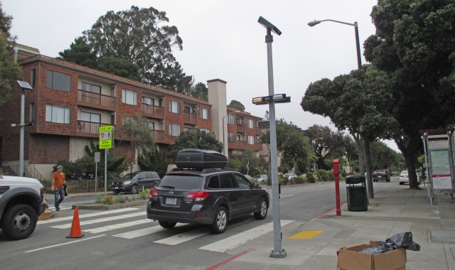 Detroit_ped_signal_installed_d_2017_08_24