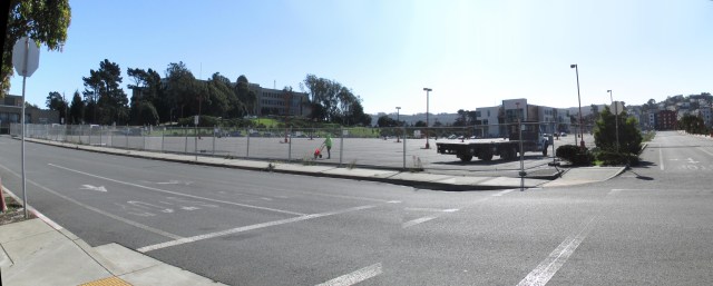 Temporary chain-link fencing being installed on CCSF Upper Reservoir parking lot, viewed from north end at Lee Avenue Extension. Photo: Sunnyside Neighborhood Association 